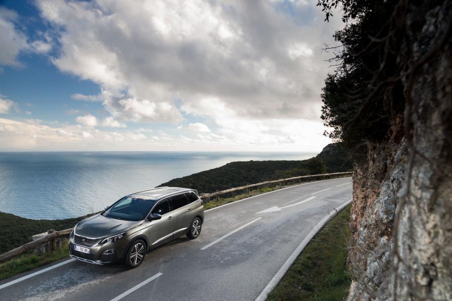 Peugeot 5008 GT 2016 года  (WW) (фото 19 из 27)